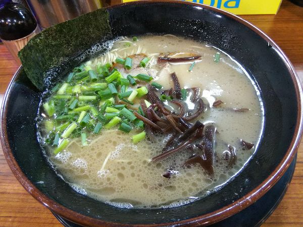 「ラーメン　：バリカタ」@博多長浜らーめん ぼたんの写真