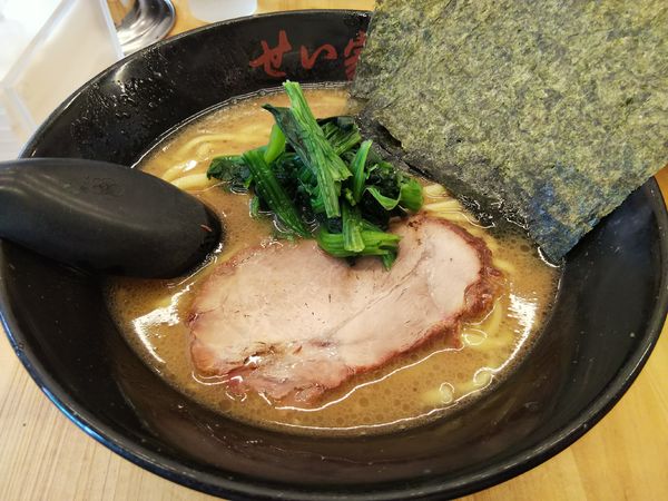 「らーめん　：太麺　※かため」@せい家 三鷹店の写真