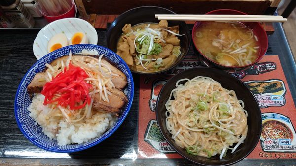「大盛りもつ煮丼セット 950円」@麺屋こうきの写真