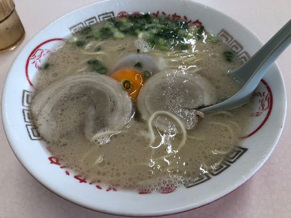 「ラーメン＋生卵」@丸幸ラーメンセンター 基山店の写真