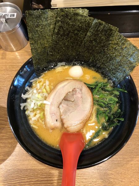 「醤油豚骨ラーメン　800円」@武松家 駅前大通り店の写真