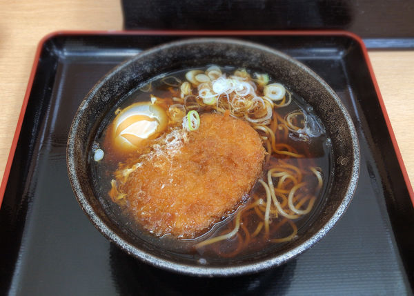 「コロッケそば(380円)+単品玉子(80円)」@梅もと 船橋店の写真
