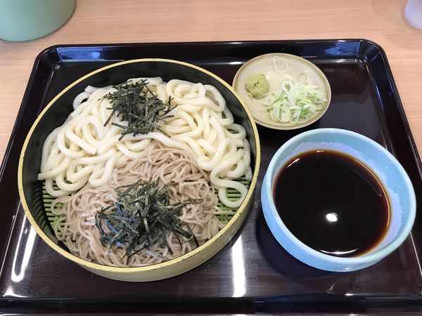 「ざる相盛り　550円」@山田うどん食堂 小平仲町店の写真