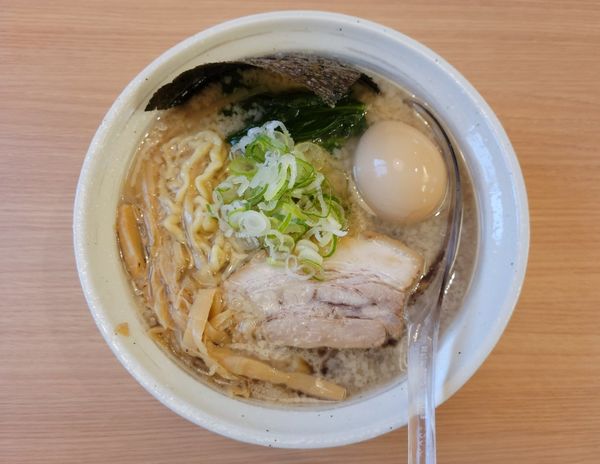 「背脂醤油 手揉み」@麺処 諭吉 筑西玉戸店の写真