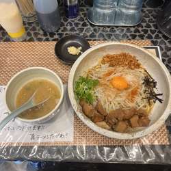 まぜそば(麺半分.野菜少しニンニク少し.脂少なめ)900円