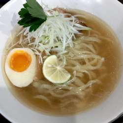 塩ラーメン　手打ち麺　780円