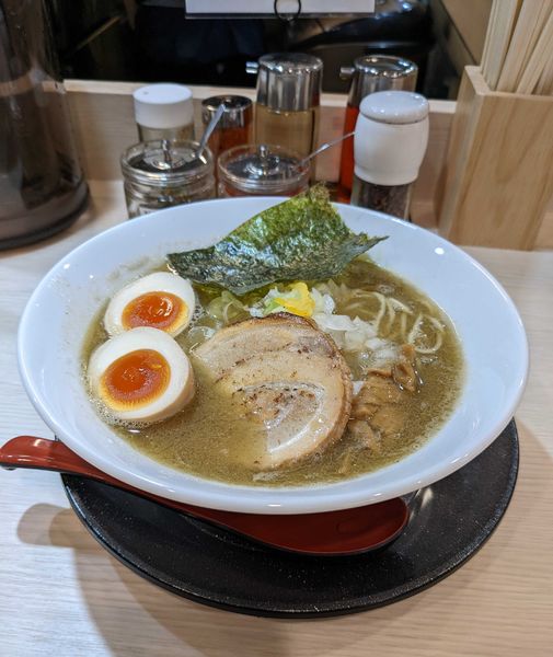 「味玉濃厚煮干しそば」@麺屋 音 南越谷店の写真