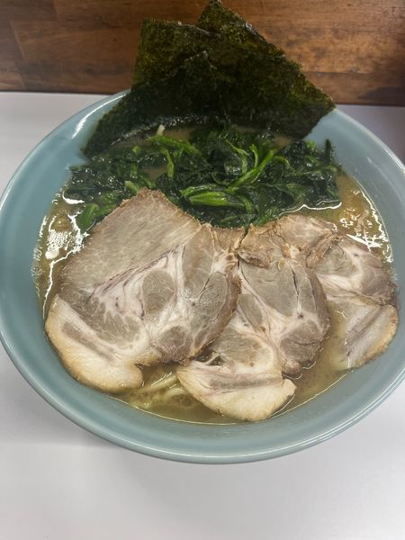 「ラーメン大(1000円)+ほうれん草増し(100円)+チャーシュ」@横浜家系ラーメン 楊喜家の写真