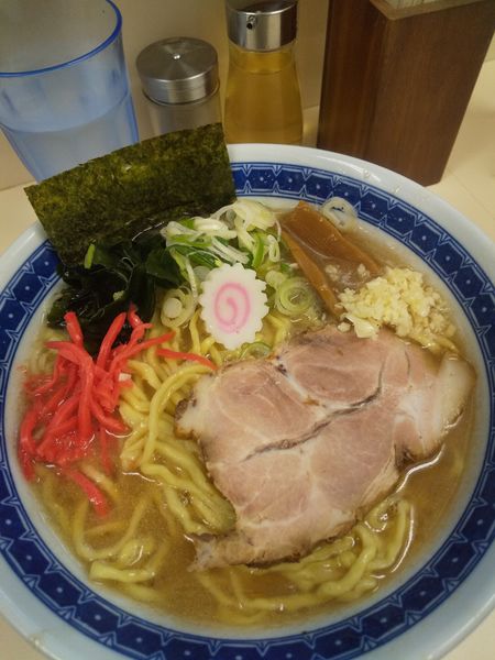 「とんこつらーめん900円紅生姜(当日限定サービス)」@自家製麺 二丁目ラーメンの写真