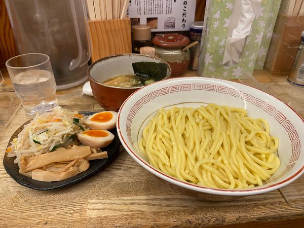 「つけ麺 中盛り 860円＋3点盛り180円」@つけ麺屋 やすべえ 新宿店の写真