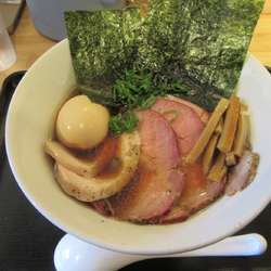 特製醤油らーめん（１２００円）