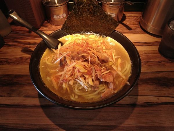 「ネギラーメン850円」@豚骨醤油らーめん 誠屋 八幡山本店の写真