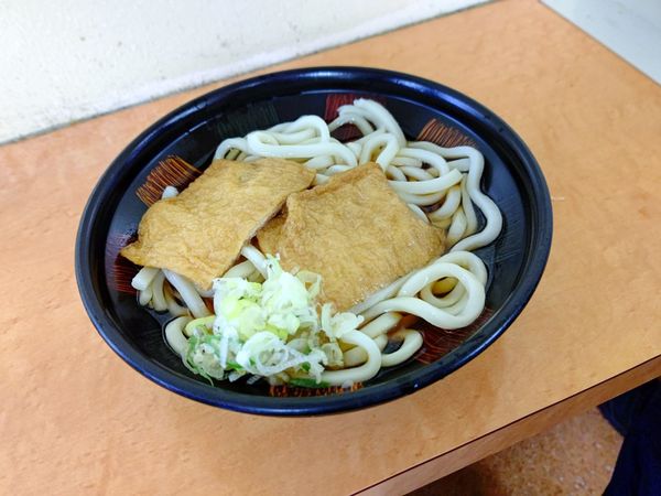 「冷しきつねうどん(並盛)410円」@そば・うどん 八起家 西口店の写真