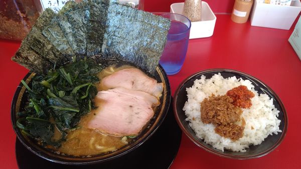 「ラーメン¥750+のり¥100+ライス¥100-」@王道家直伝 との丸家 八潮店の写真