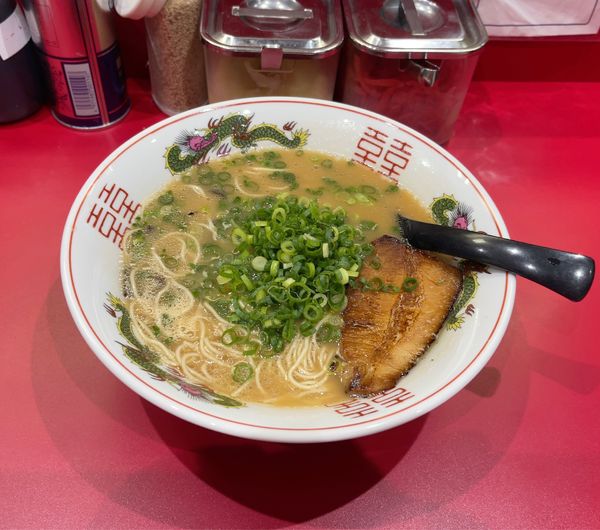 「豚骨ラーメン 替え玉(カレー ネギチャーシュー丼」@釜炊き豚骨らーめん マルハ軒の写真