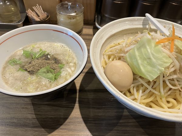 「ニボ塩つけ麺＋味玉（1000円）」@麺屋 ジャイアン 田無本店の写真