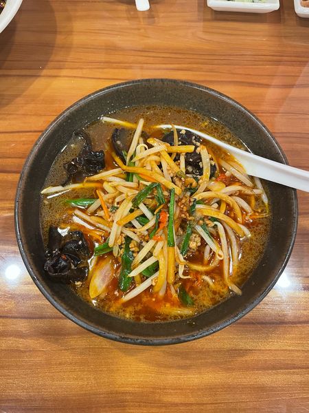 「激辛台湾メン(788円)」@24時間 餃子酒場 伊勢佐木町店の写真