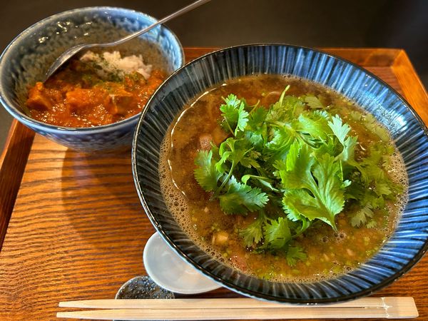 「【限定】パクチーゴマラーメン950円＋ミニカレー350円」@Omirukの写真