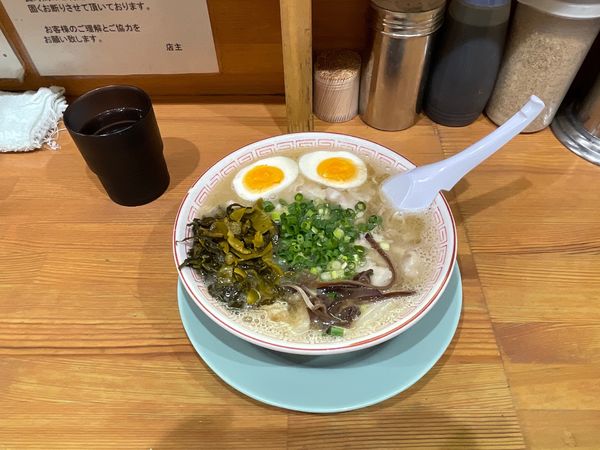 「チャーシューメン(辛子高菜,ゆで卵トッピング)」@しぇからしか 梅田店の写真