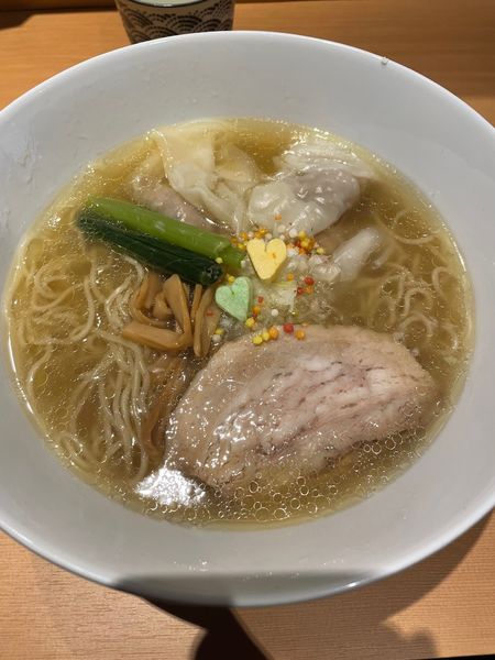 「ワンタン塩らぁ麺（大盛）」@らぁ麺 恋泥棒の写真