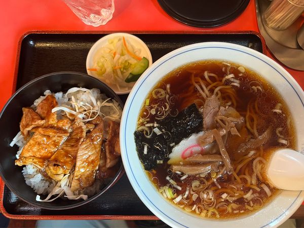 「ミニセット　焼肉丼・ラーメン930円」@中国料理 一龍の写真