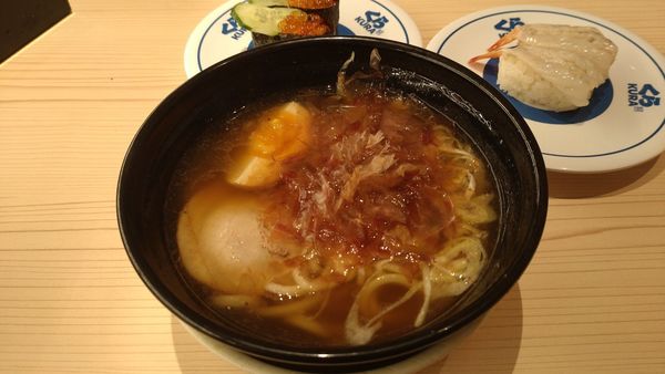 「7種の魚介 追いかつお醤油らーめん」@くら寿司 アトレ大森店の写真