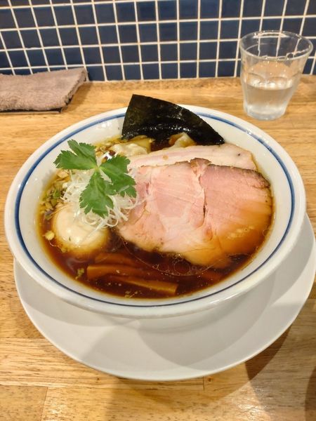 「煮玉子ワンタンハーフ醤油」@手打式超多加水麺 ののくらの写真