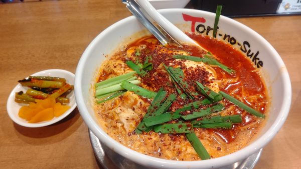 「火の鶏＋大辛９０２円」@とりの助 坂戸にっさい店の写真