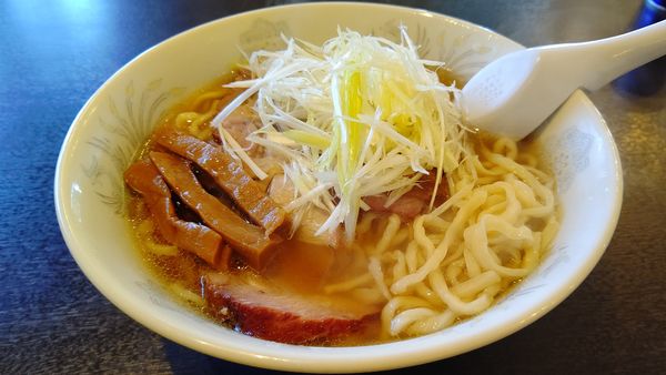 「ラーメン７５０円&白ネギ１１０円」@らーめん 香文の写真