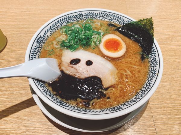 「熟成醤油とんこつラーメン黒」@丸源ラーメン 厚木インター店の写真