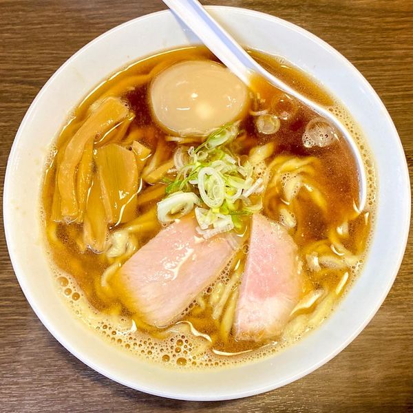 「煮干し正油（太麺・手もみ麺）¥550 味付玉子 ¥50」@ラーメン木曜日の写真