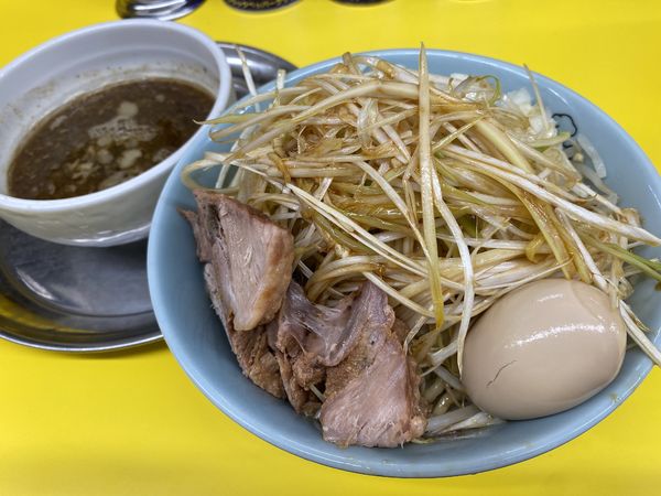 「特製つけ麺＋味玉＋ネギ」@麺でる 南大沢店の写真