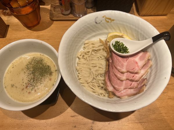 「煮豚つけそば塩」@SOBAHOUSE 金色不如帰 新宿御苑本店の写真