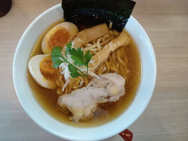 「煮卵あっさりラーメン」@鶏華の写真