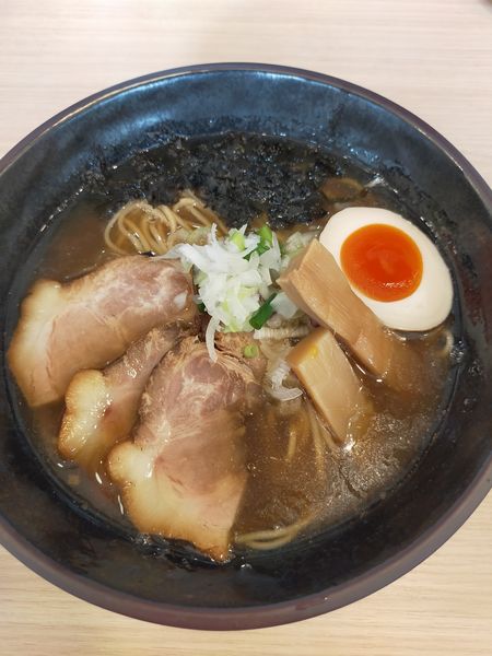 「古式煮干し醤油らーめん」@煮干しらーめん 田中にぼるの写真