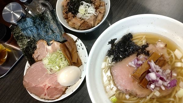 「特製塩ラーメン（並）+煮豚丼　1130円+260円（税込）」@ラーメンつけ麺 奔放の写真