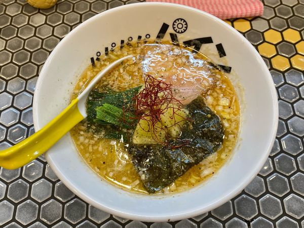 「パイナップル海老塩らーめん」@パイナップルラーメン屋さん パパパパパインの写真