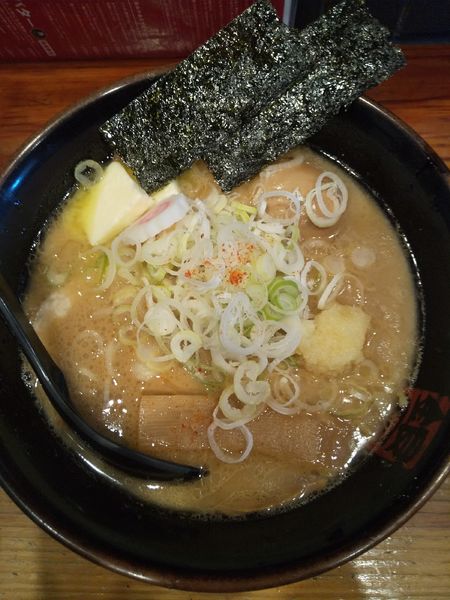 「純みそにんにくバターらーめん（味玉付き）」@熟成らーめん 銀のくらの写真