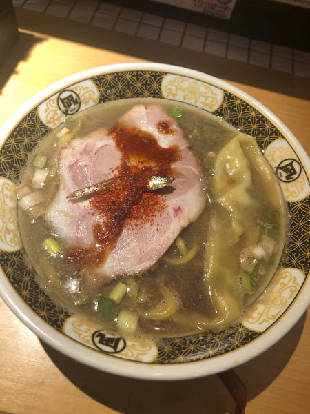 「ラーメン (900円)」@すごい煮干ラーメン凪 新宿ゴールデン街店 別館の写真