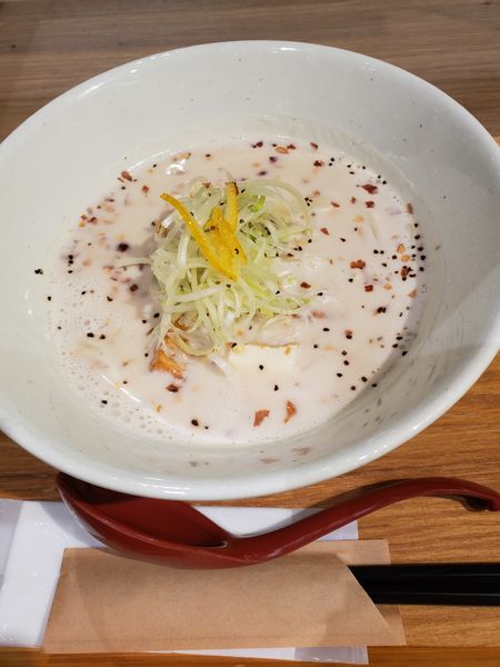 「柚子遊ぶ 朝露ミルク麺」@発酵ラーメンizuruの写真