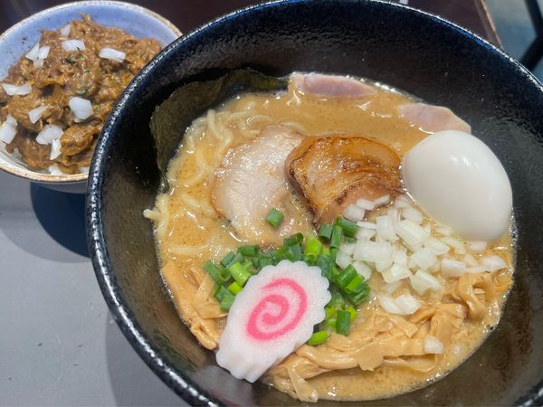 「特製濃厚中華そば＋鶏ほぐしカレー丼」@中華そば 輝羅の写真