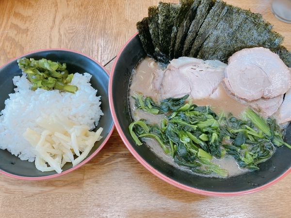 「のり•ほうれん草ラーメン＋豚バラ」@麺家 紫極の写真