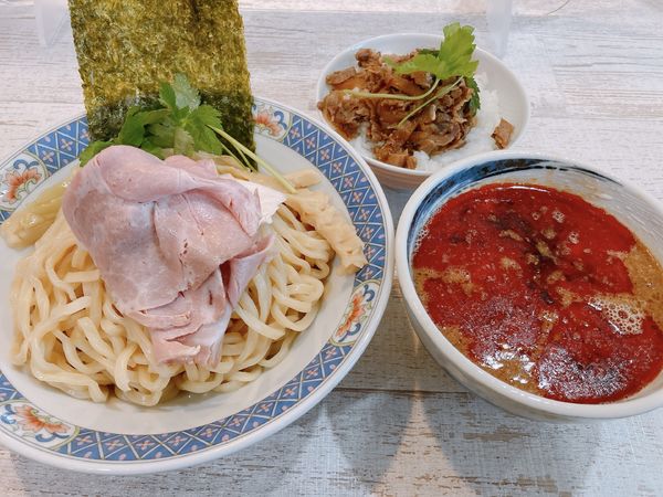 「【限定】辛いつけそば＋チャーシュー丼」@中華そば 四つ葉の写真