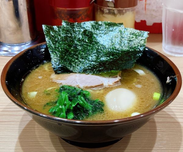 「ラーメン並「麺硬め油多め」＋味玉」@漢ラーメン 室の写真