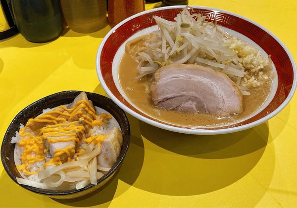 「【イベント限定セット】ラーメン並＋ミニチャーシュー丼セット」@ロケットパンチの写真
