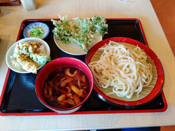 「肉汁うどん(並盛・350g)560円＋ミニ天丼＋天ぷら」@麦香村の写真
