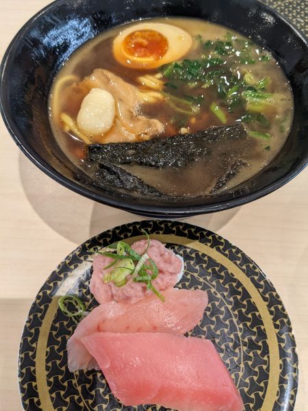 「横浜家系ラーメン（にんにくのせ）」@はま寿司 川口前川店の写真