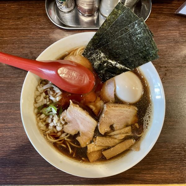 「サッポロラガービール赤星 → 中華そば タマリ 具だくさん」@中華そば 東京ぐれっちの写真