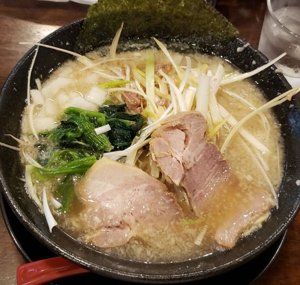 「ネギラーメン ９００円」@拉麺・呑み喰い処 伊八の写真