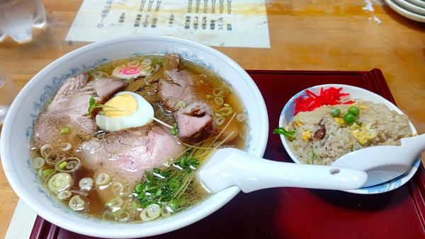 「チャーシューメン醤油   半チャーハン」@中華料理 永楽の写真